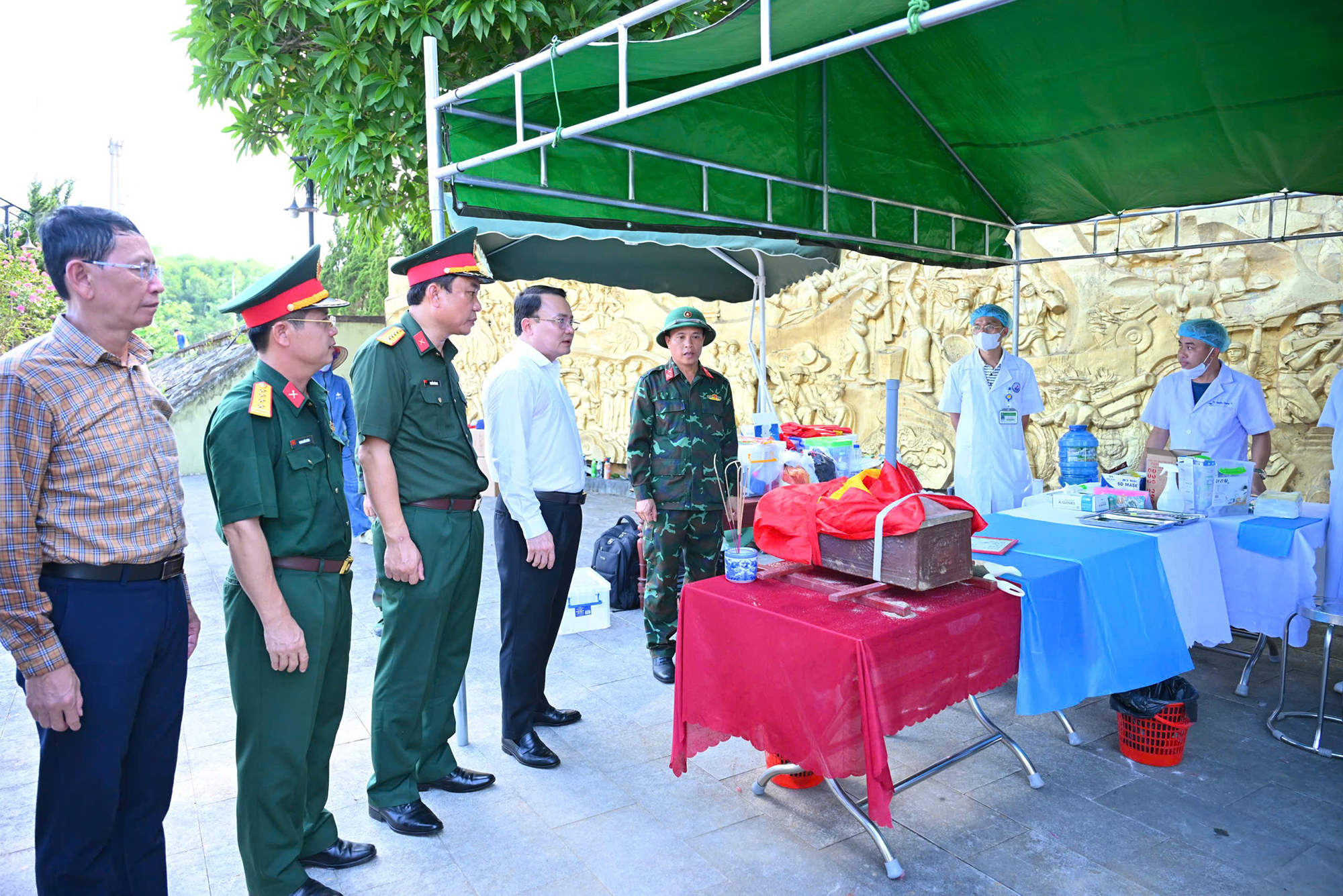 Anh-tin-bai
